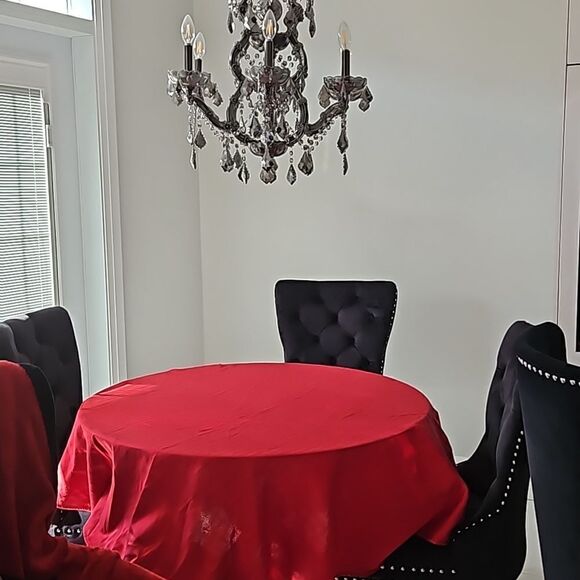 Tablecloth Sitting For 4, Round 70" Cherry Red - Picture 9 of 15